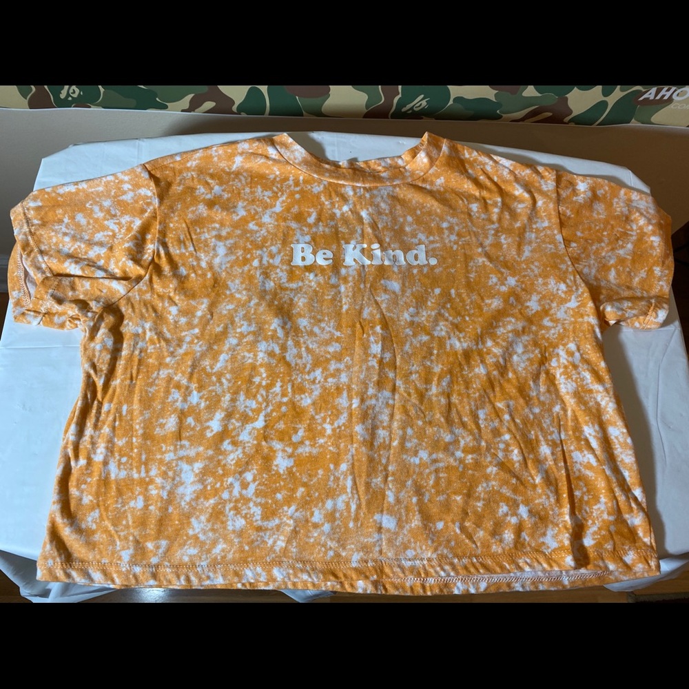 “Be Kind” Orange dotted crop-top ✨